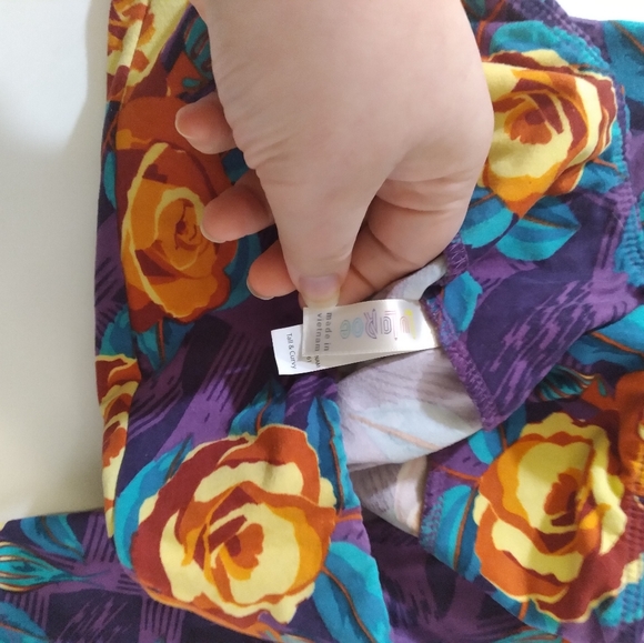 Lularoe Tall & Curvy Floral Leggings - Picture 4 of 4